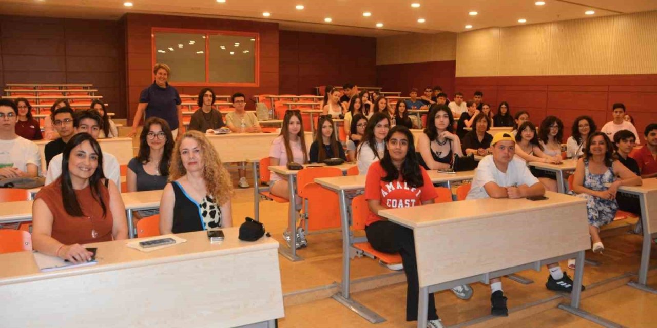 EÜ İletişim Fakültesinden lise öğrencilerine ’Yeni Medya ve Podcast Atölyesi’