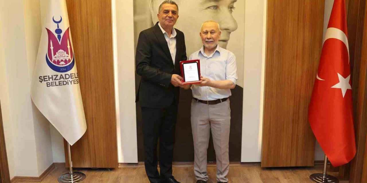 Manisa’da 41 bin nikaha imza attı, gözyaşlarıyla veda etti