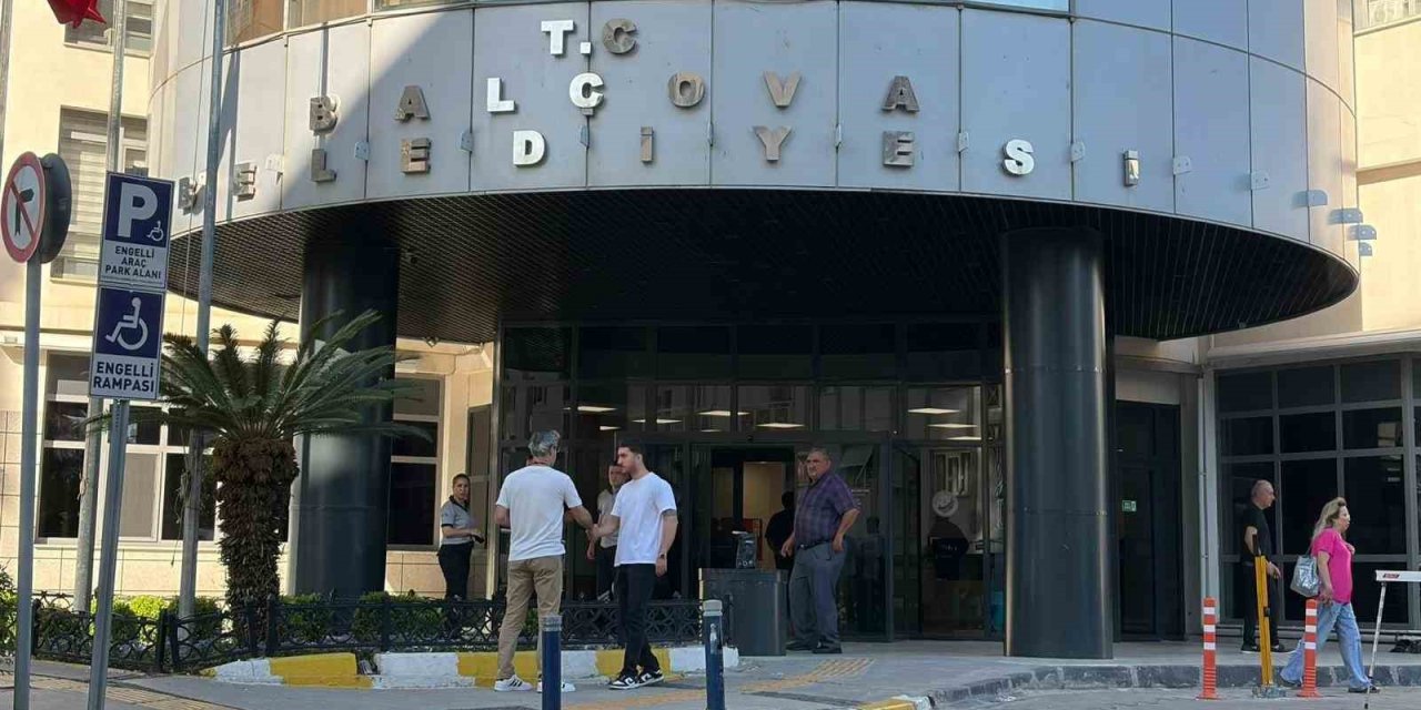 İzmir’de Seferihisar Belediyesine 3’üncü dalga operasyonu