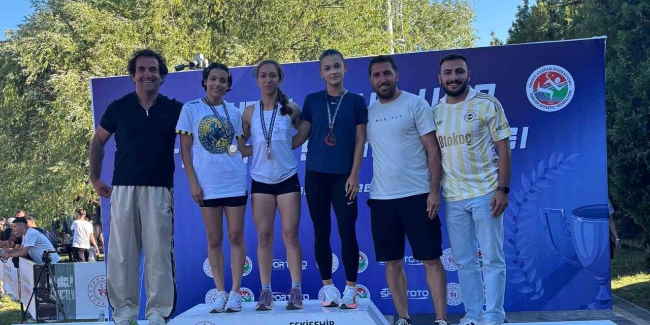 Aydınlı atlet, şampiyonadan madalyayla döndü