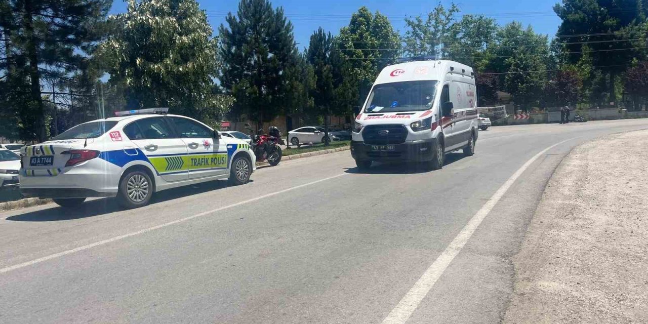 Tavşanlı’da motosiklet kazası,  kask hayat kurtardı