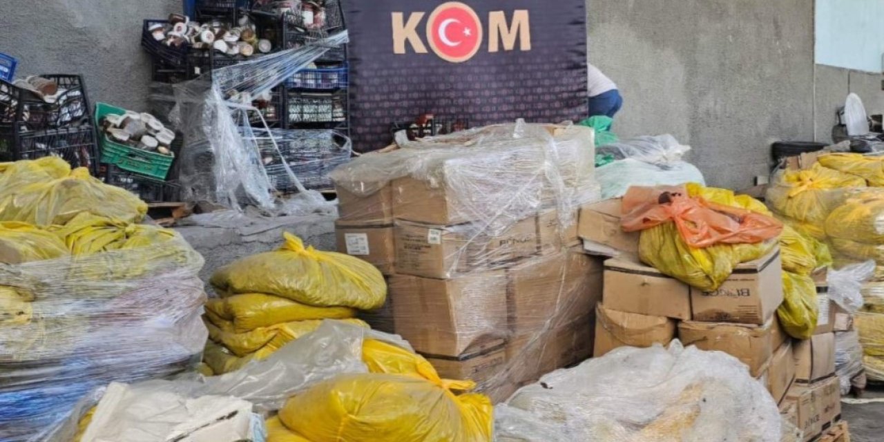 Uşak’ta 30 ton bozuk ve tarihi geçmiş gıda ele geçirildi