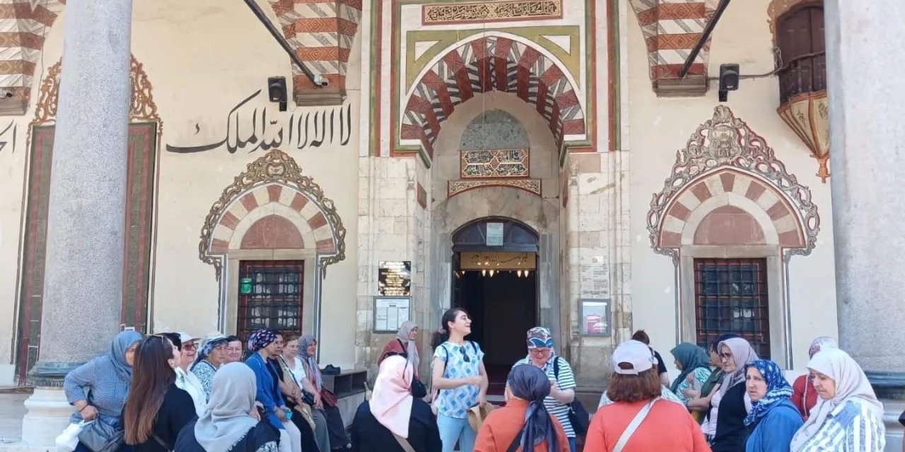 Sarıgöllü kadınlar Manisa’da tarih ve kültür yolculuğuna çıktı