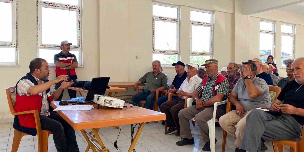 Tavşanlı’da üreticilere, "Bitki Koruma Ürünleri Uygulama Belgesi" eğitimi