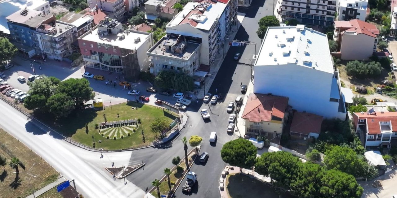 Altyapısı yenilenen caddede sıcak asfalt çalışmaları başladı