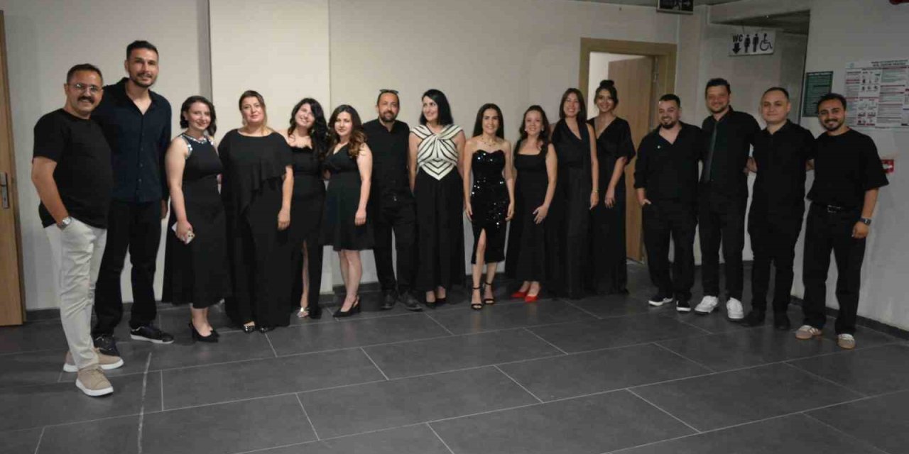 Öğretmenler sahneye çıktı, Alaşehir tek ses oldu