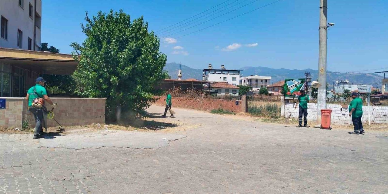 Efeler’de temizlik çalışmaları sürüyor