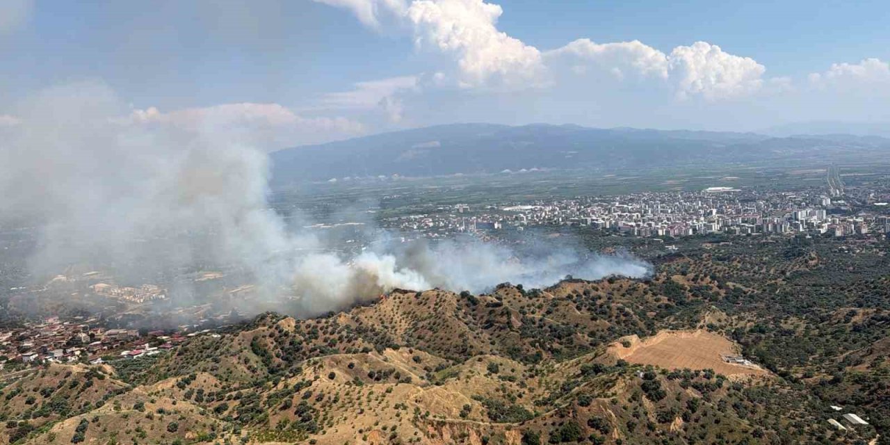 Nazilli’deki yangına 4 helikopterle müdahale ediliyor