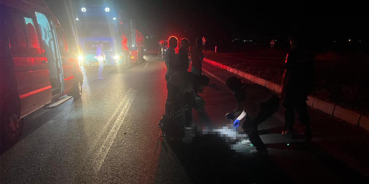 Feci kaza: Önce tır çarptı, sonra otomobil ezdi
