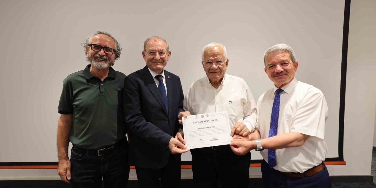 Dijital Yetkinler Kursunu tamamlayan emektarlar sertifikalarına kavuştu