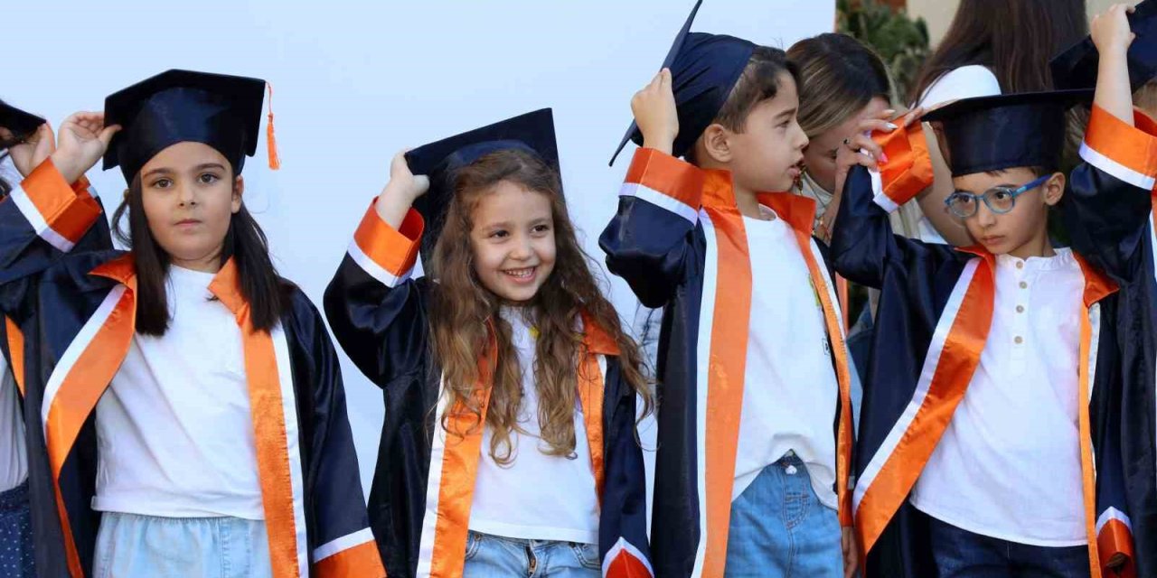 Beyaz Köşk’ün minikleri kep attı