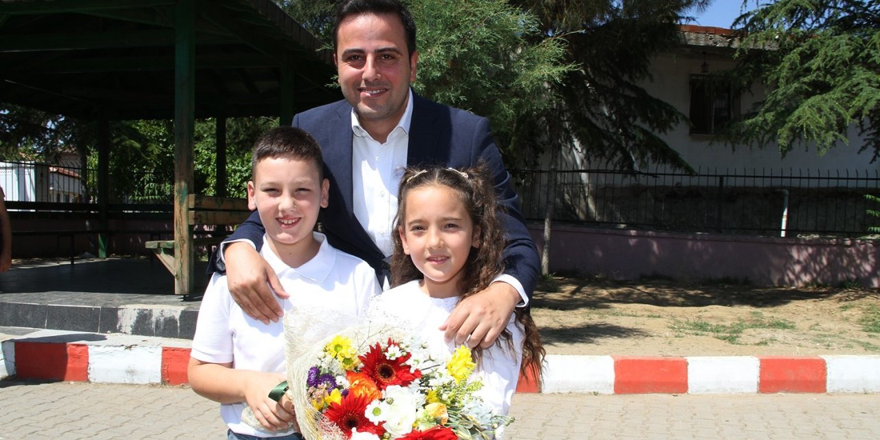 Kula’da 5 bin 557 öğrenci karne heyecanı yaşadı