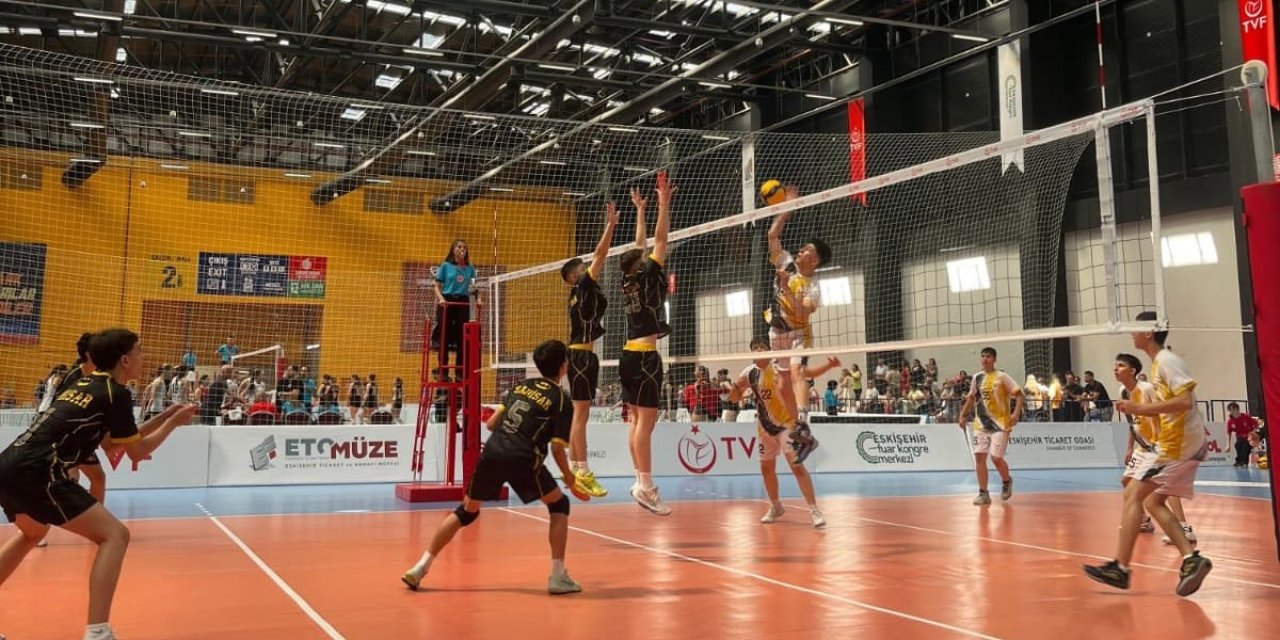 Manisa voleyboluna çifte şampiyona kontenjanı kazandırdılar