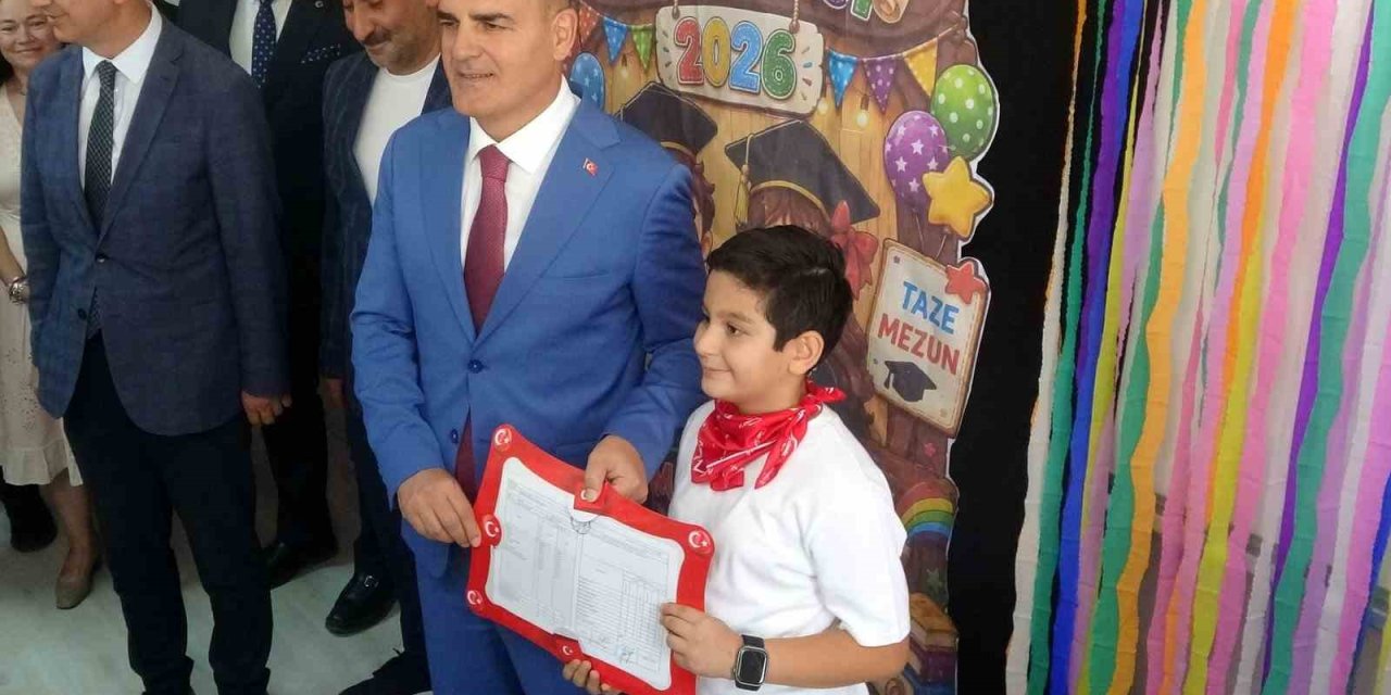 Vali Akbıyık’tan yaz tatilinde kitap tavsiyesi