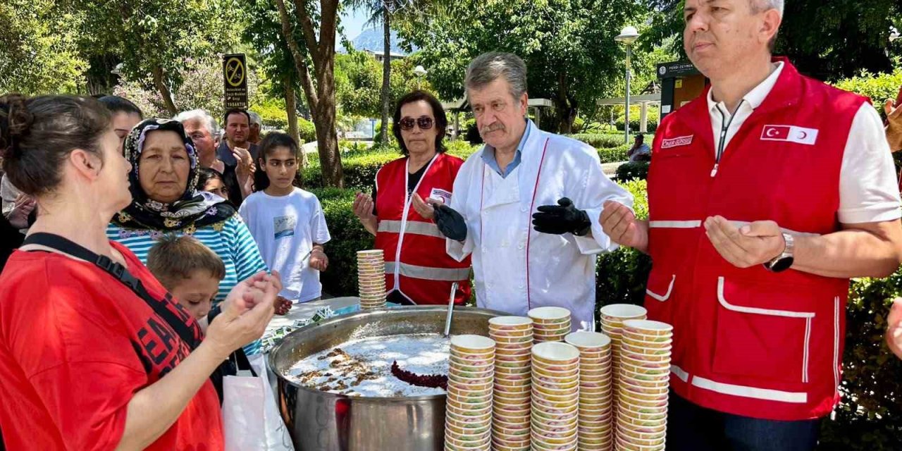 Kızılay’dan bin kişilik aşure ikramı