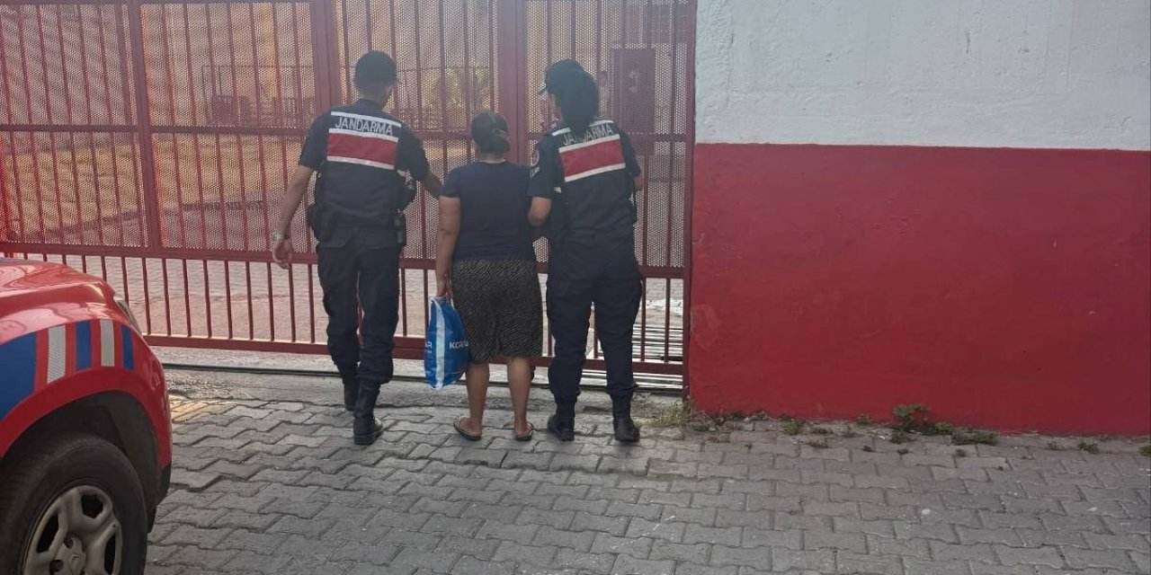 Kuşadası’nda 8 yıl 4 ay hapis cezası ile aranan kadın şahıs yakalandı