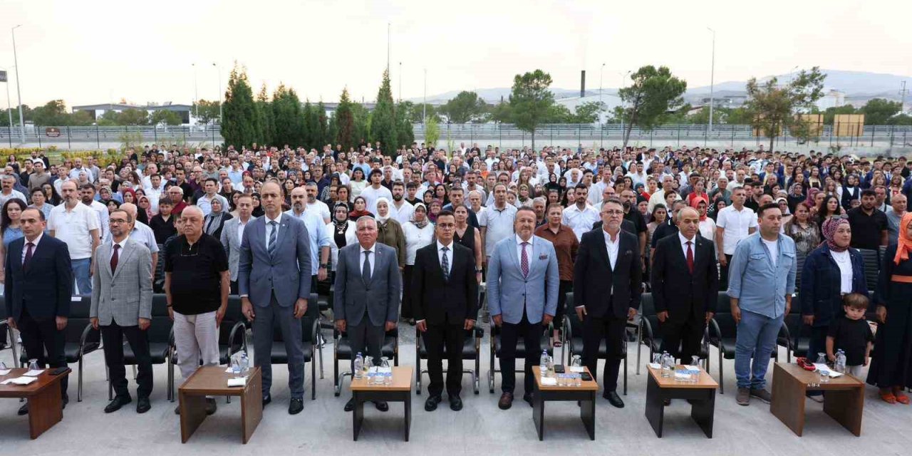 DOSTEK Kolejinde 228 öğrenci mezuniyet heyecanı yaşadı