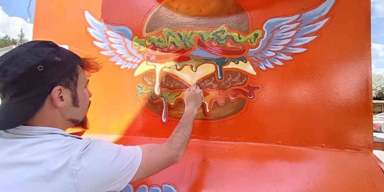 Tavşanlı’da yaşayan ressam karavanı sanat eserine dönüştürdü