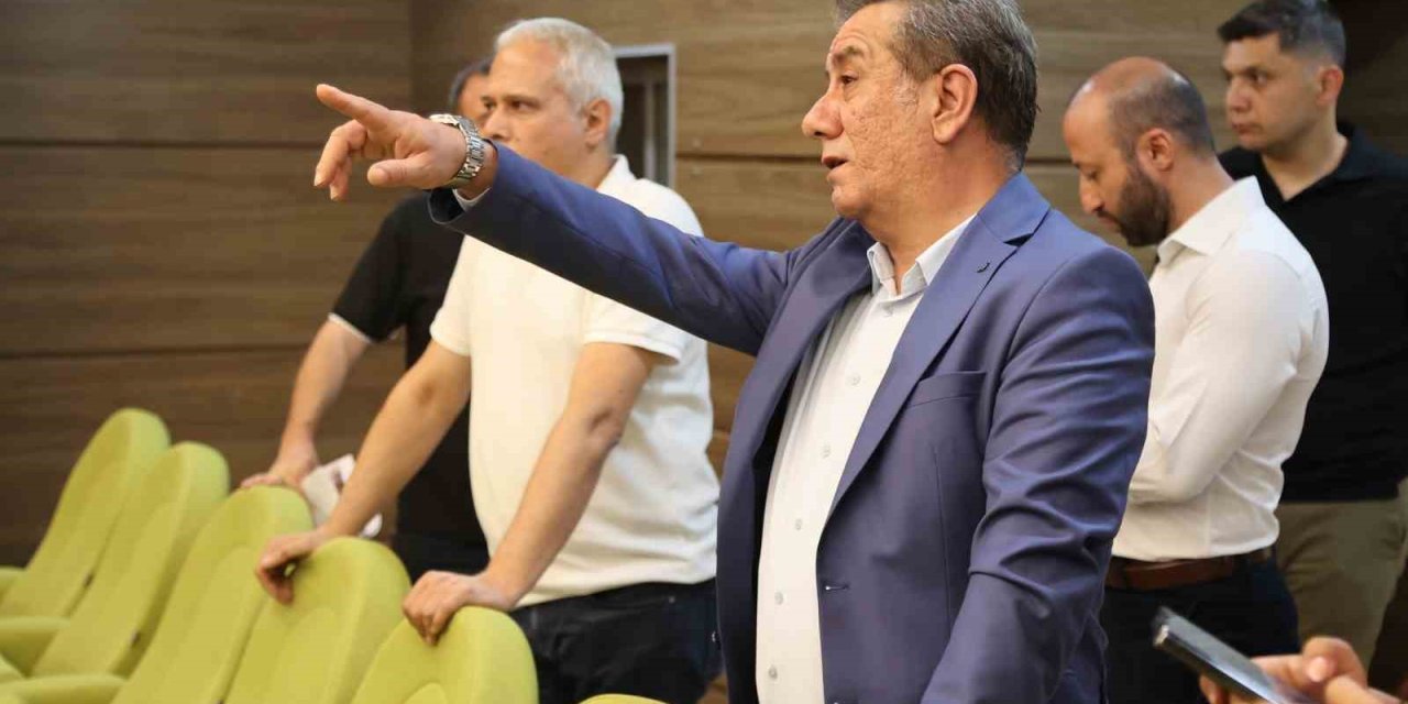 Efeler Belediyesi Muzaffer İzgü Salonu yeni yüzüyle sanatseverleri bekliyor
