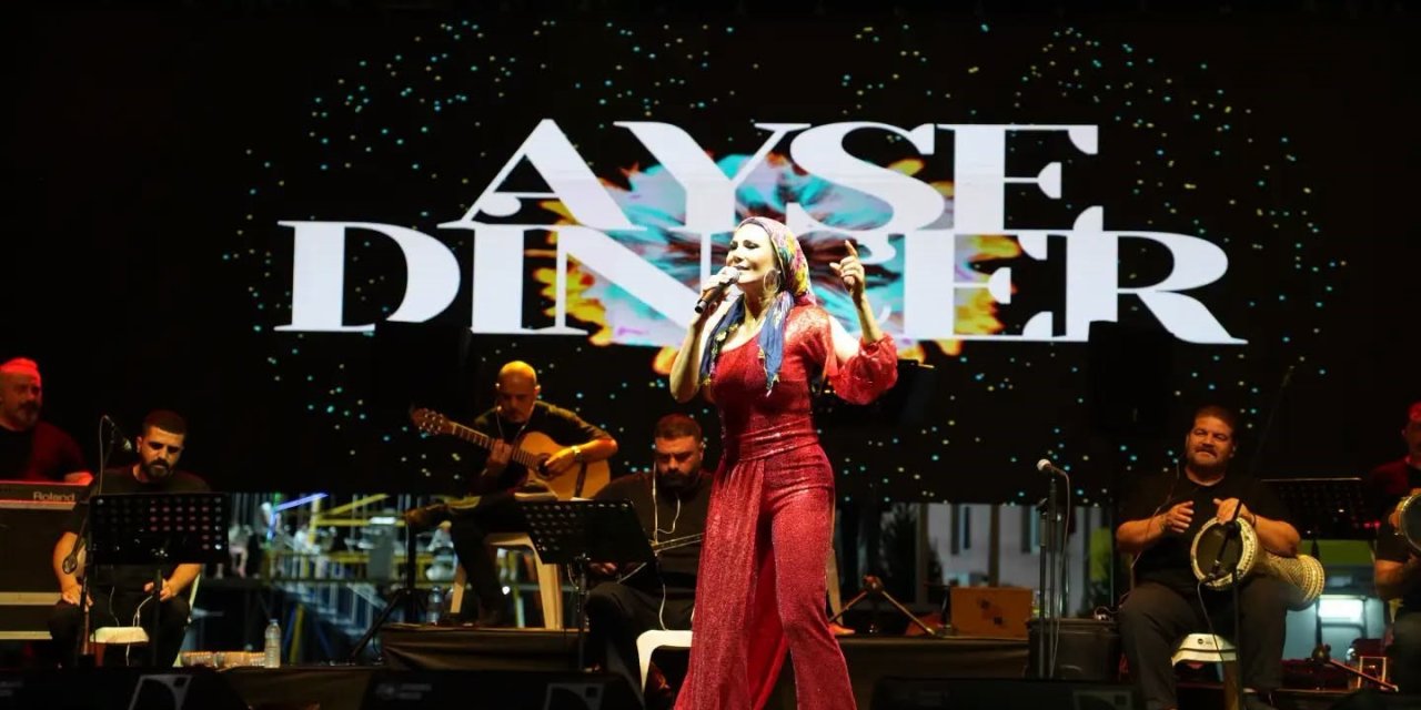Koçarlı’da çam fıstığı festivali Ayşe Dinçer konseriyle taçlandı