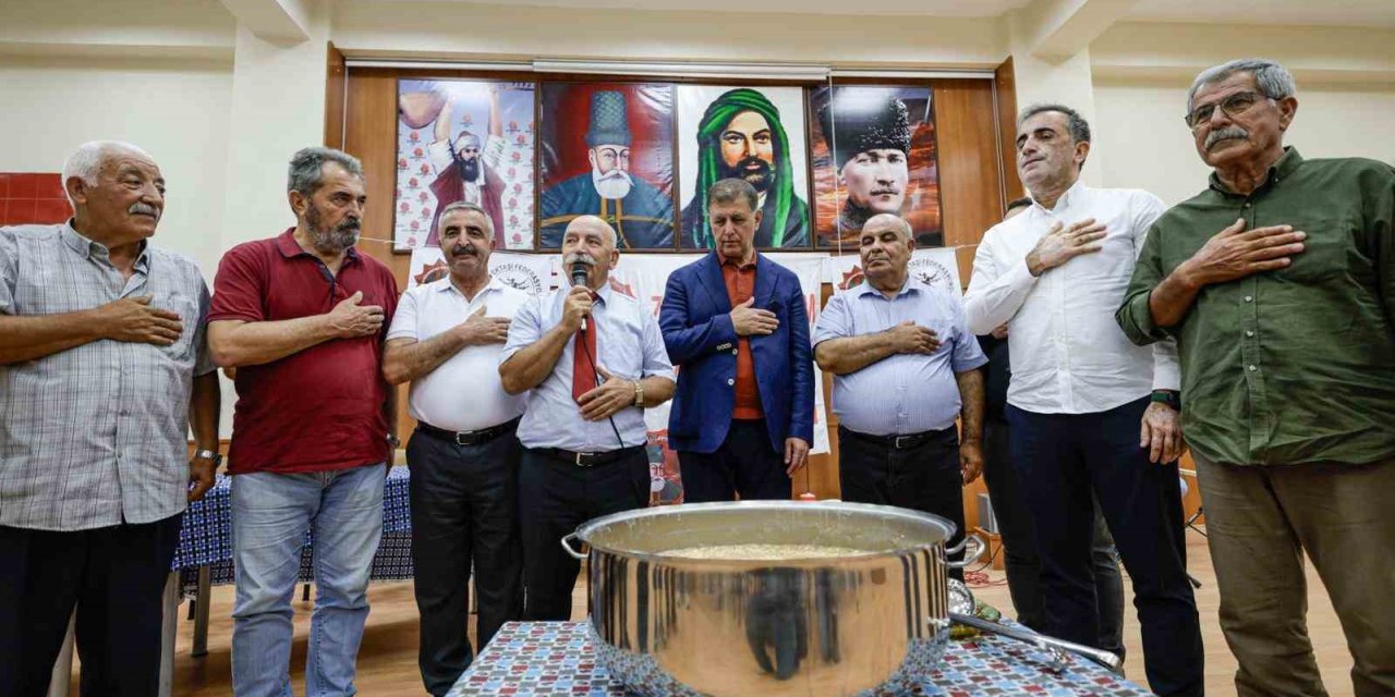 Başkan Tugay aşure lokmasını paylaştı