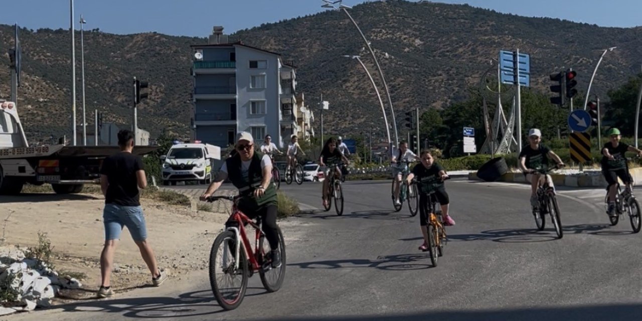 Bayındır’da sağlıklı yaşam için pedal çevirdiler