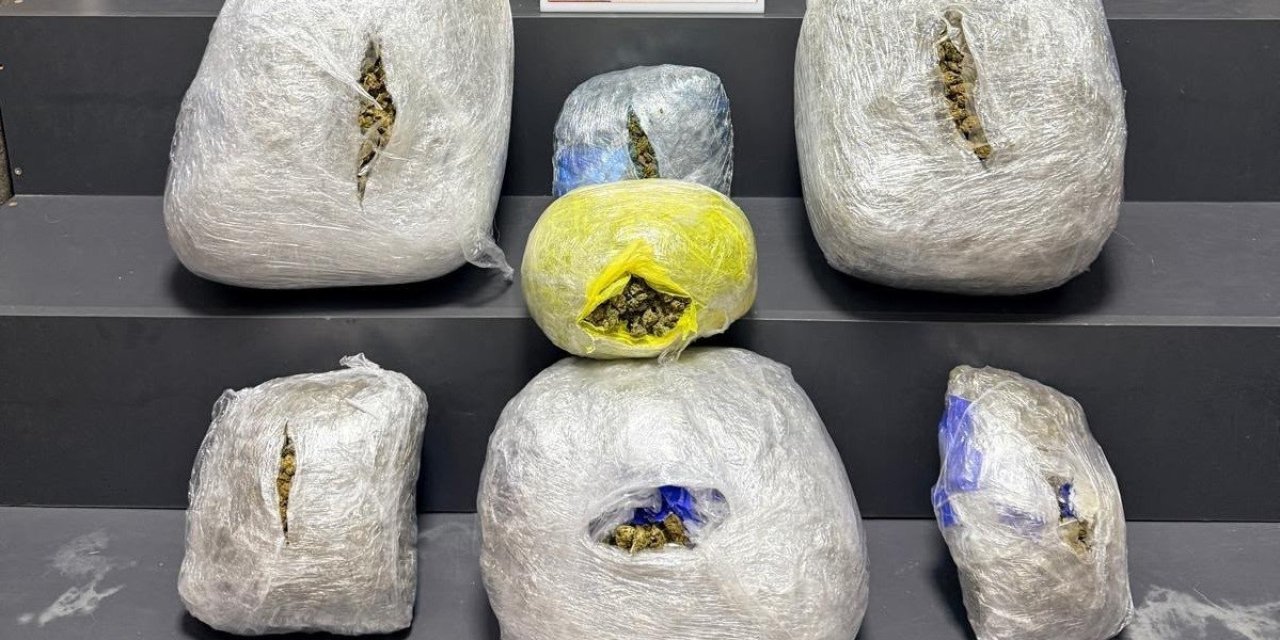 İzmir’de şüpheli araçtan 15 kilo zehir çıktı