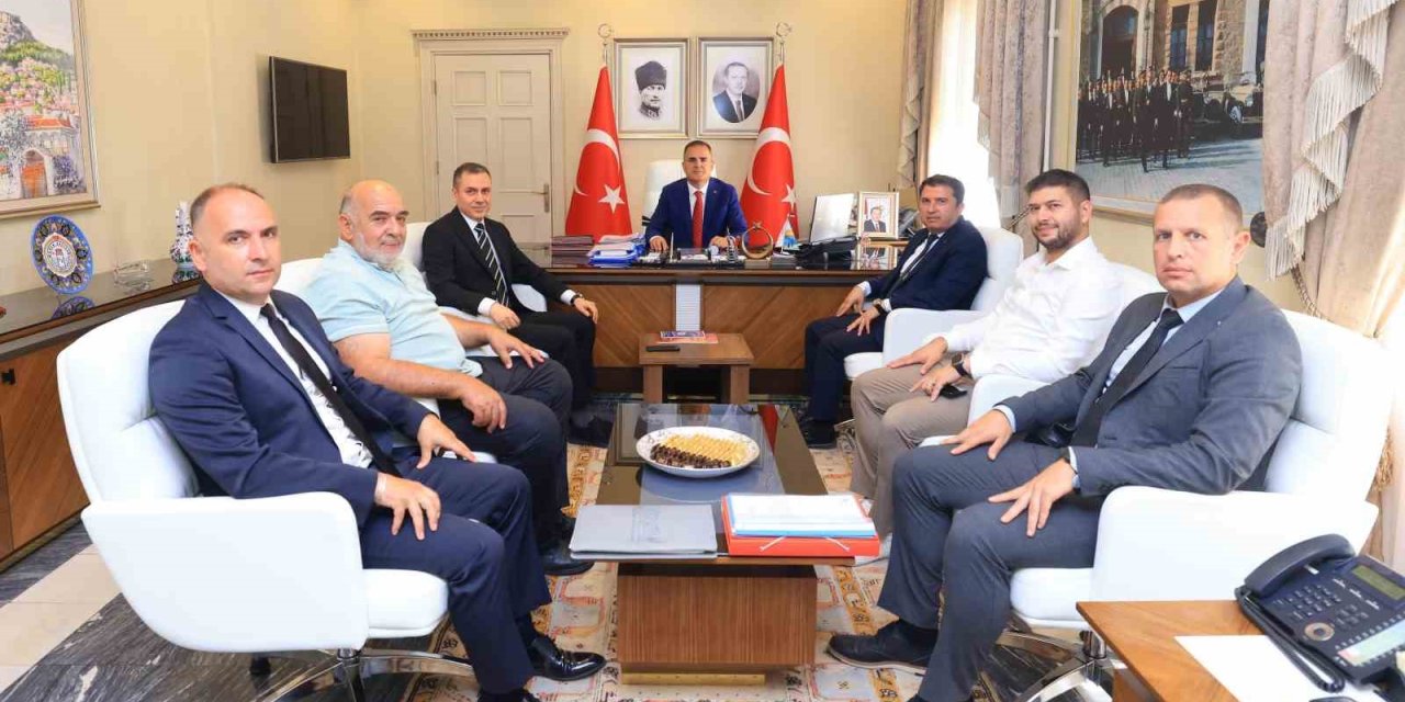 Muğla Valisi Akbıyık, Kızılay’ın Muğla’daki faaliyetleri hakkında bilgi aldı