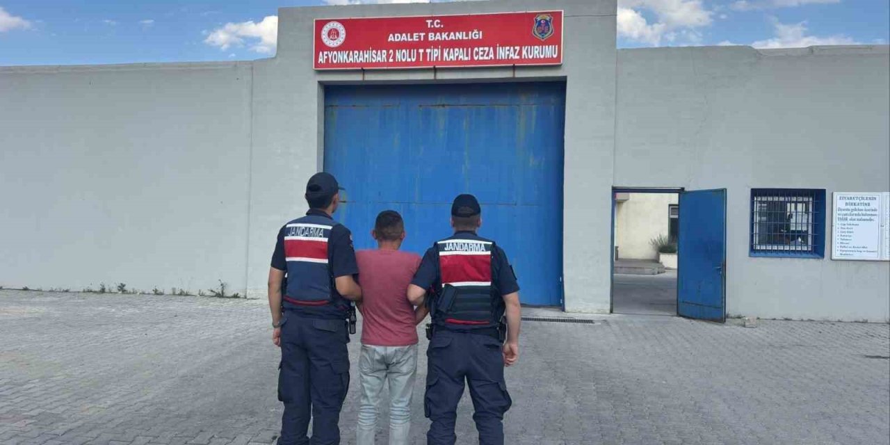 Jandarma çeşitli suçlardan aranan 35 kişiyi yakaladı