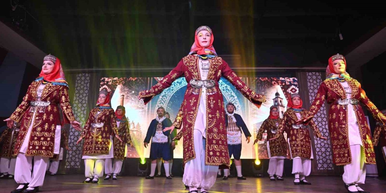 Halk dansları gala gecesi büyüledi