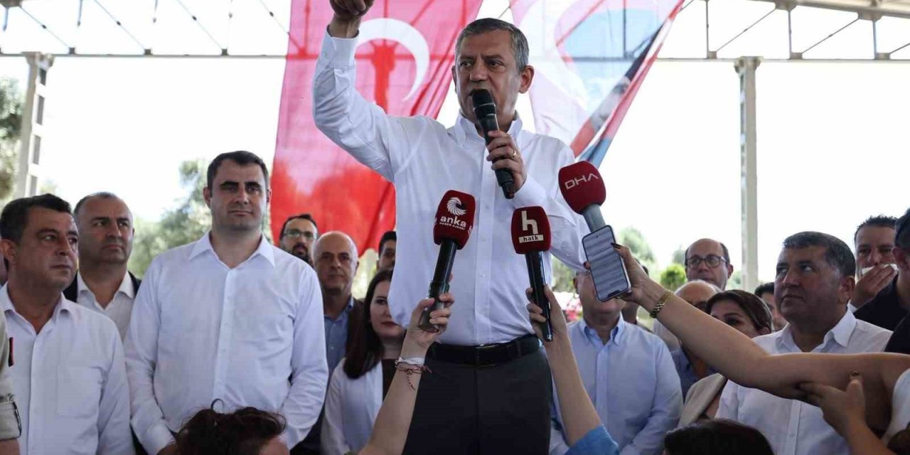 Özgür Özel Bayındır’da üreticilerle buluştu