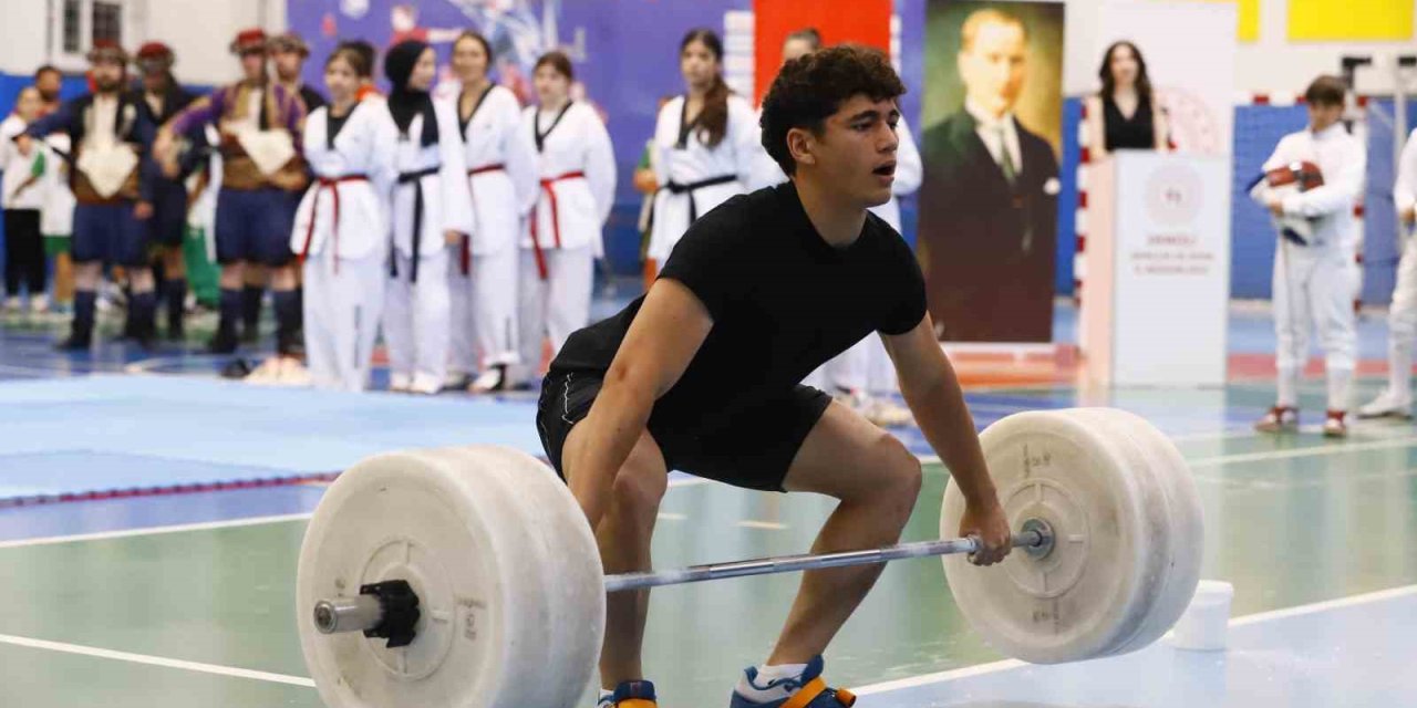 Denizli’de GSB Spor Okulları törenle açıldı
