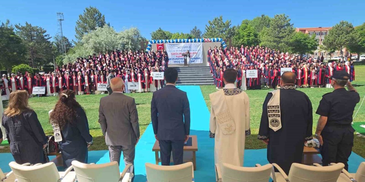 Kütahya’dan sağlık ordusuna 541 yeni mezun