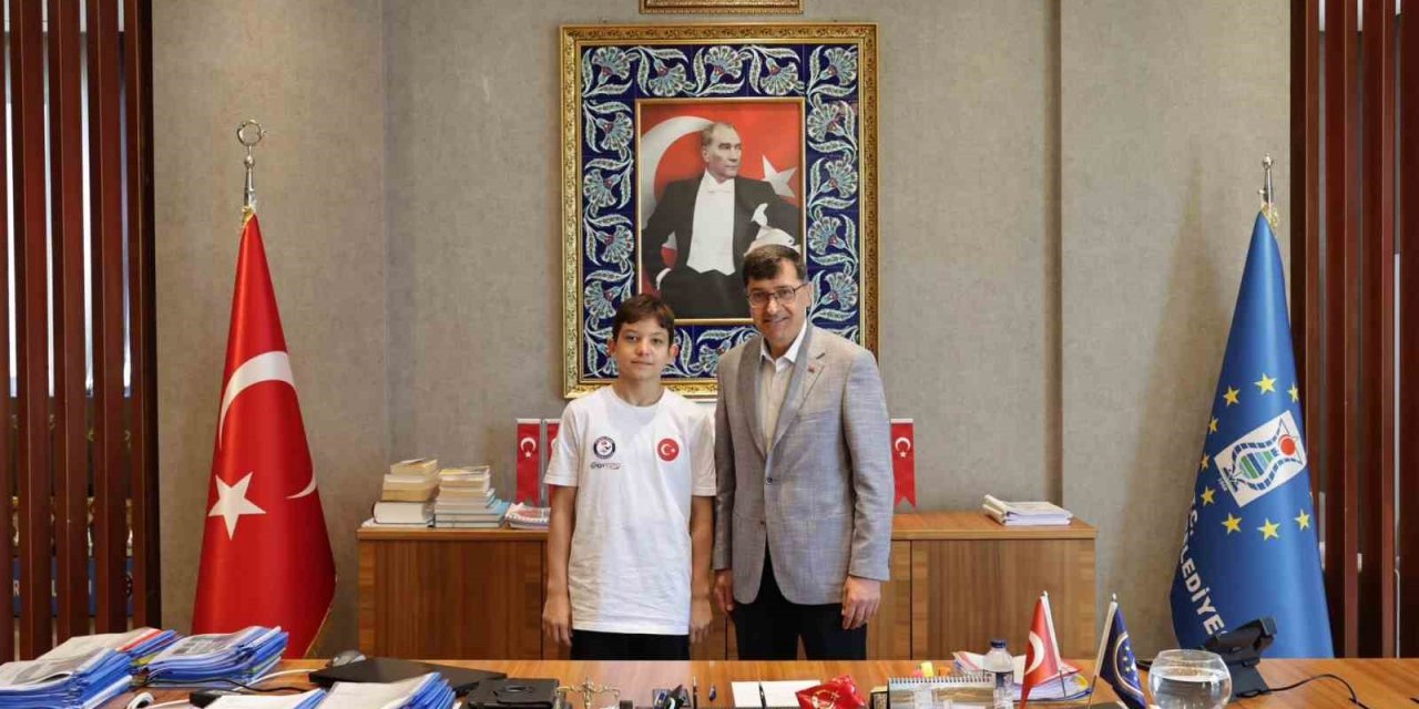 Belediye Başkanı Kahveci, Milli Yüzücü Ömer Cengiz’i ağırladı