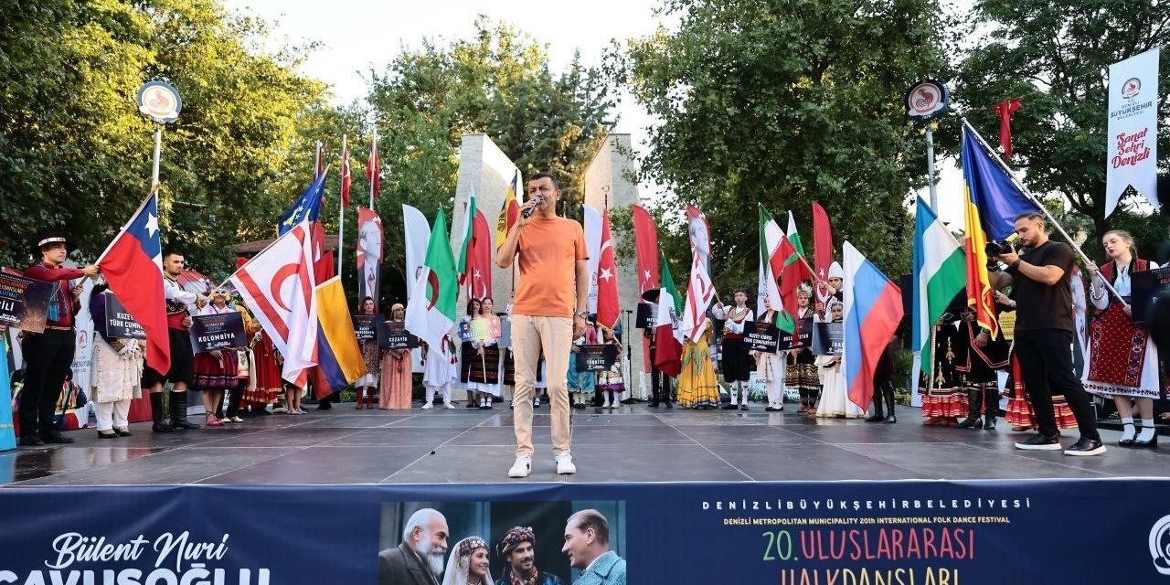 20. Uluslararası Halk Dansları Festivali kortejle başladı