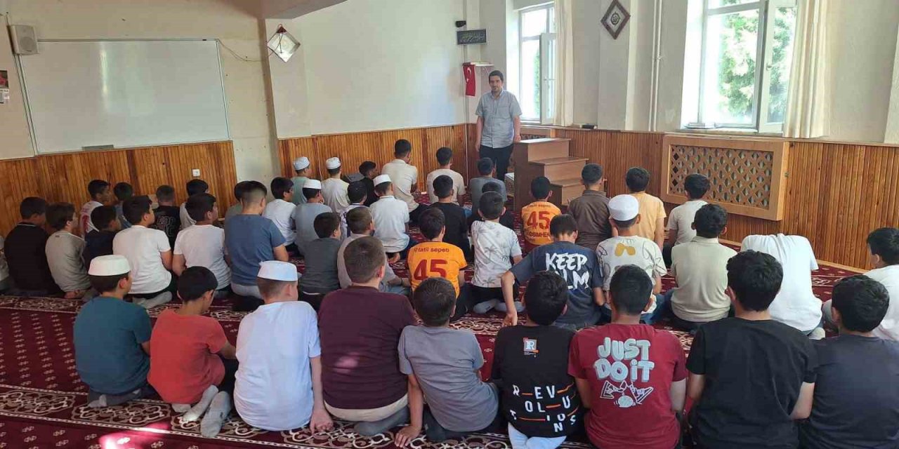 Hafızlık öğrencileri teknoloji bağımlılığı konusunda bilgilendirildi