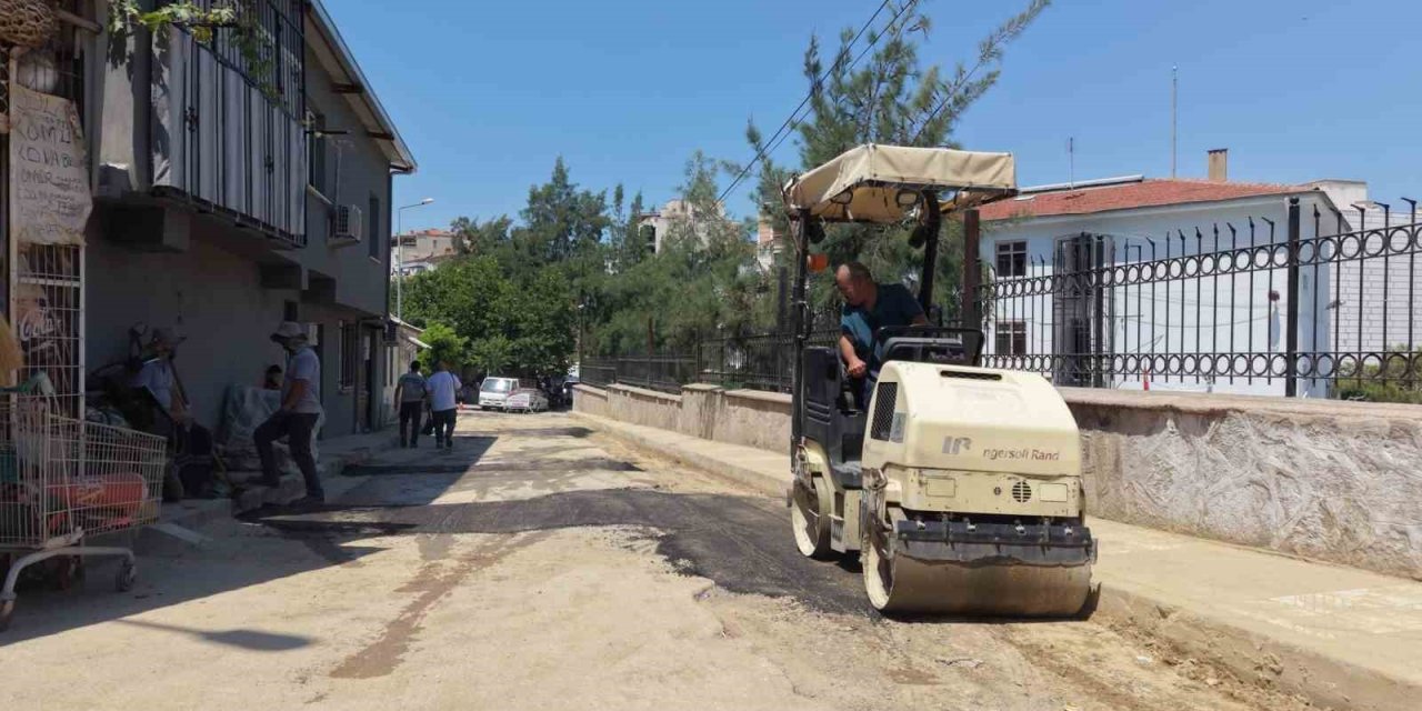 Şehzadeler’de altyapısı tamamlanan sokaklar asfaltlanıyor