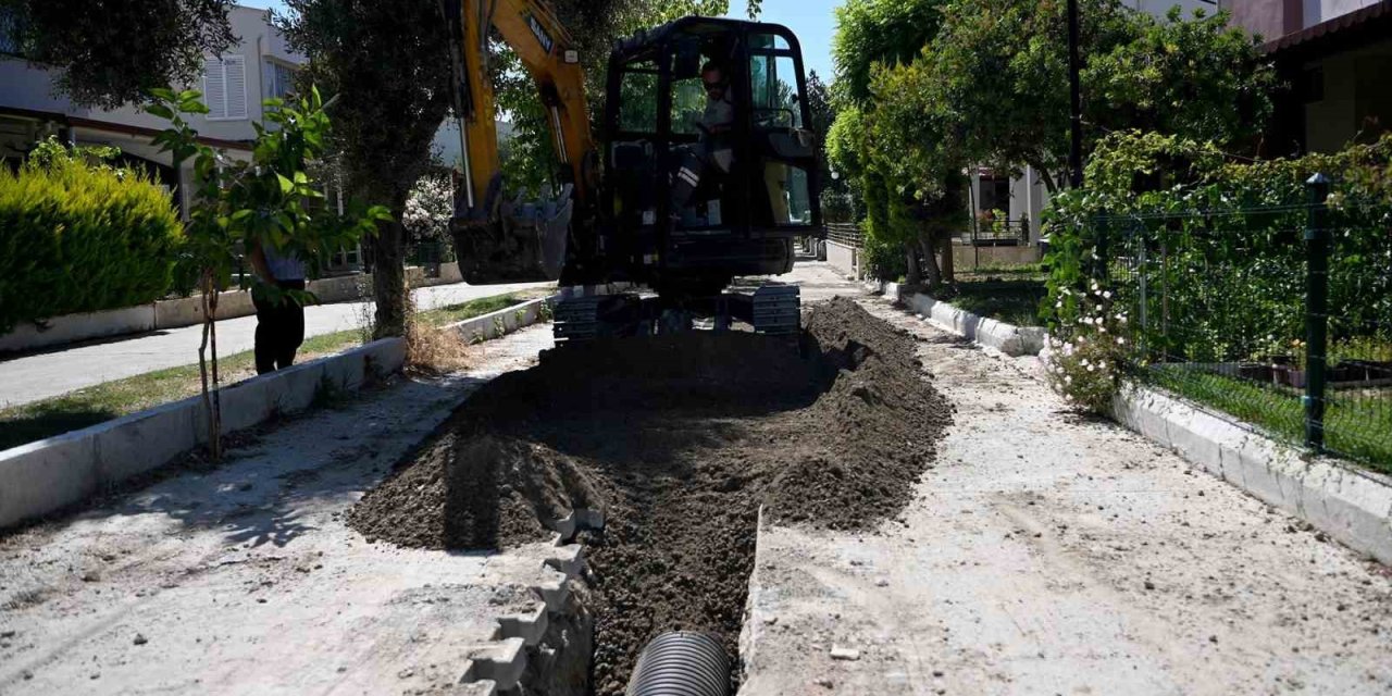 Kuşadası’nda 294 metrelik yağmur suyu hattı çalışması başladı
