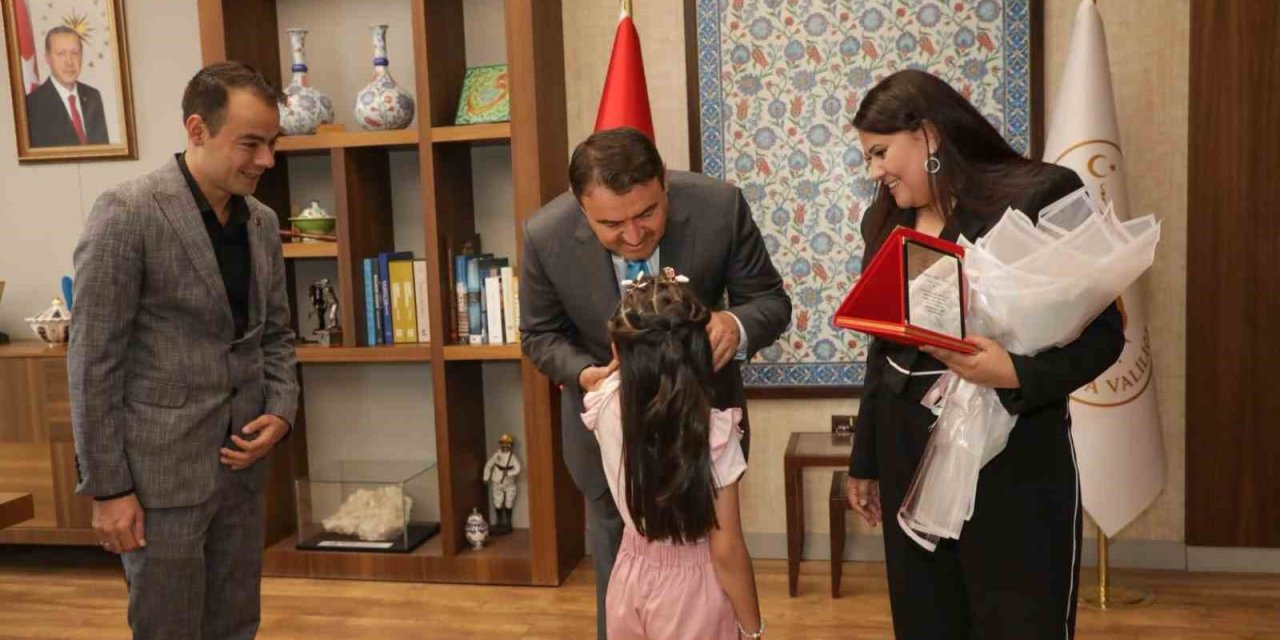 Vali Musa Işın, koruyucu aileler ve çocuklarını valilikte ağırladı