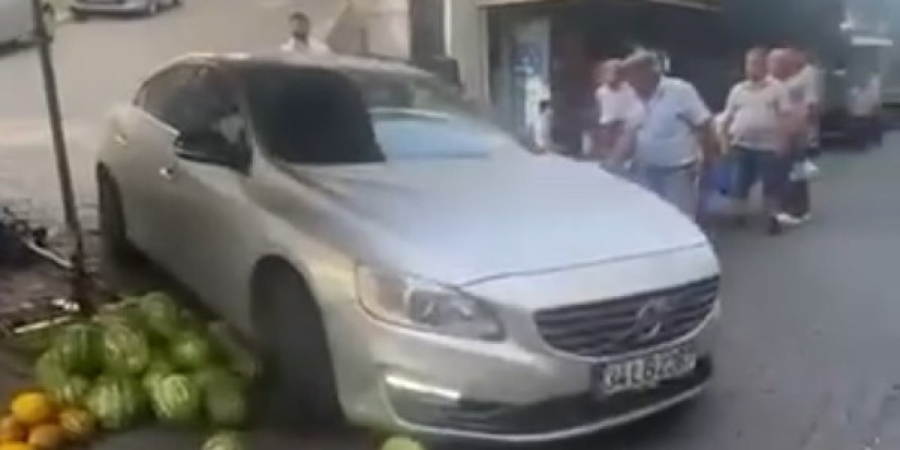 Lüks aracıyla girdiği pazar tezgahını darmadağın etti