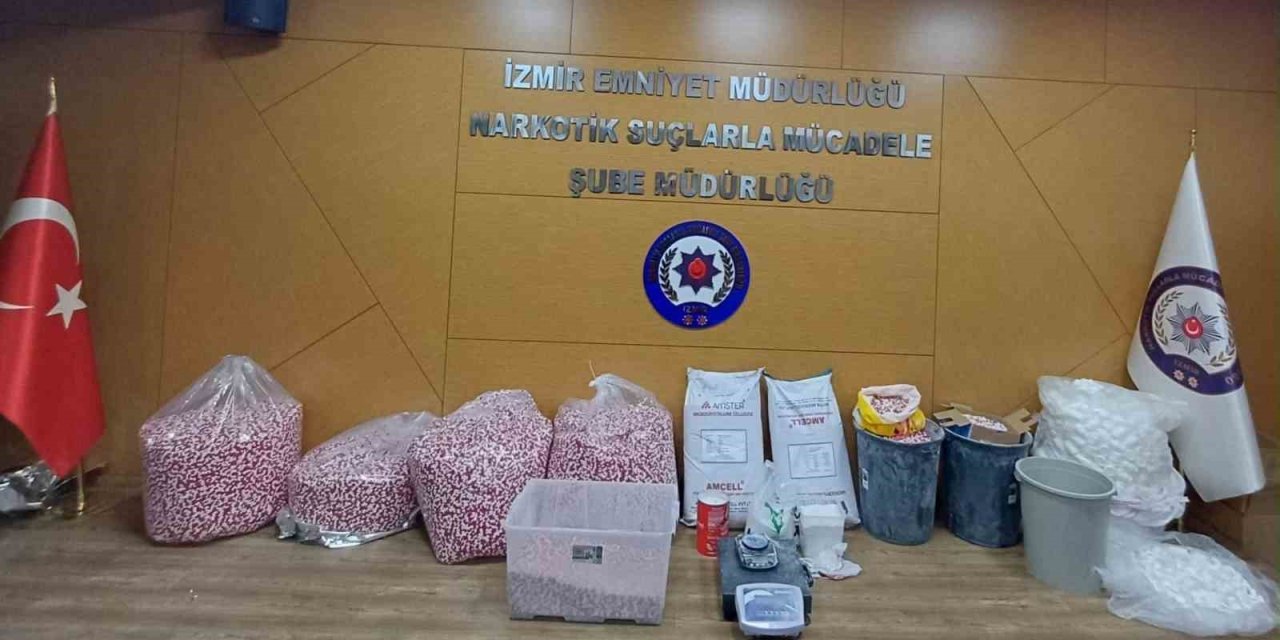 İzmir’de zehir tacirlerine büyük darbe: 121 bin 816 uyuşturucu nitelikli hap ele geçirildi