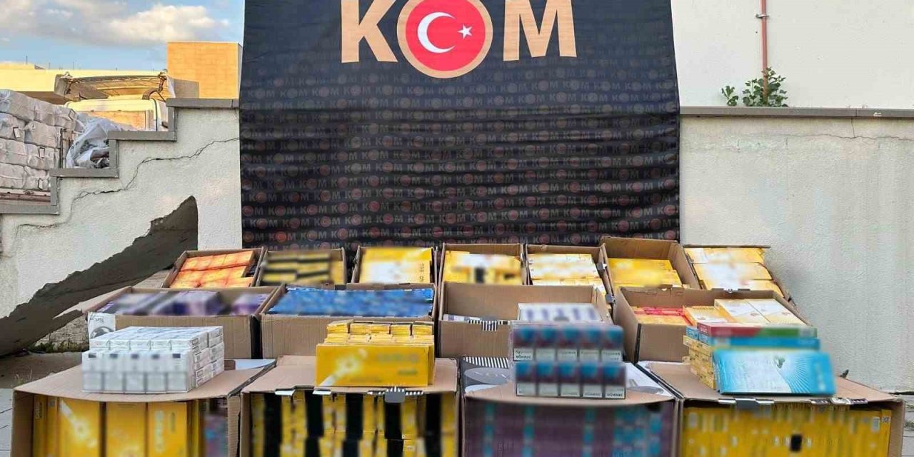 Polis durdurduğu tırda 13 bin 140 paket gümrük kaçağı sigara ele geçirdi
