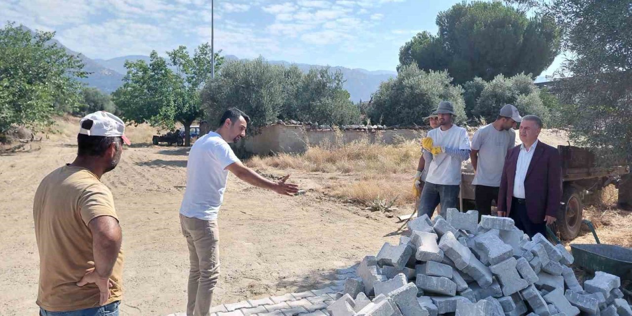 Buharkent’te bozulan sokaklarda kilit parke çalışması sürüyor