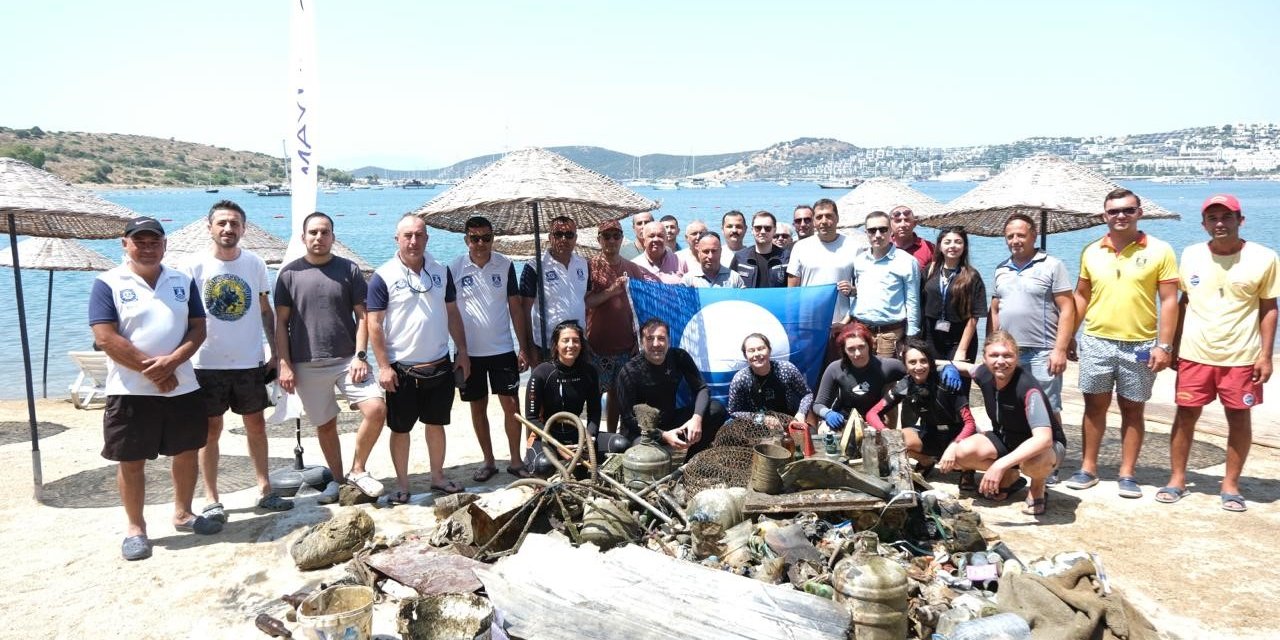 Bodrum’da deniz dibinden 370 kilogram atık çıkarıldı