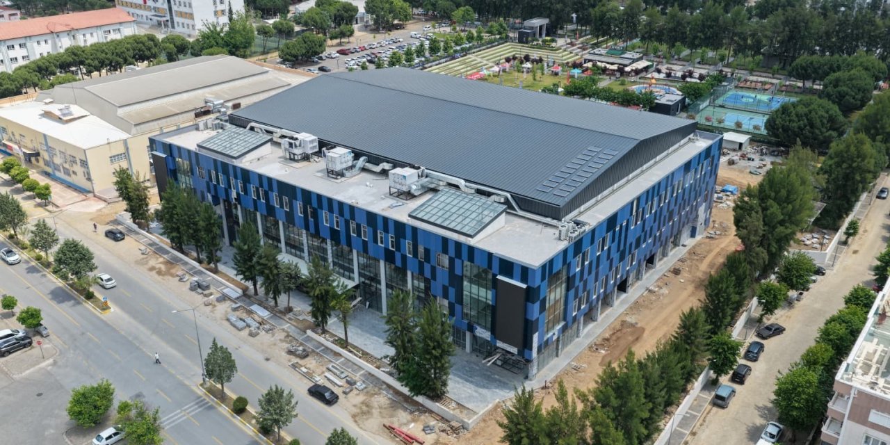 Aydın’da 3 bin kişilik kapalı  spor salonunda sona gelindi