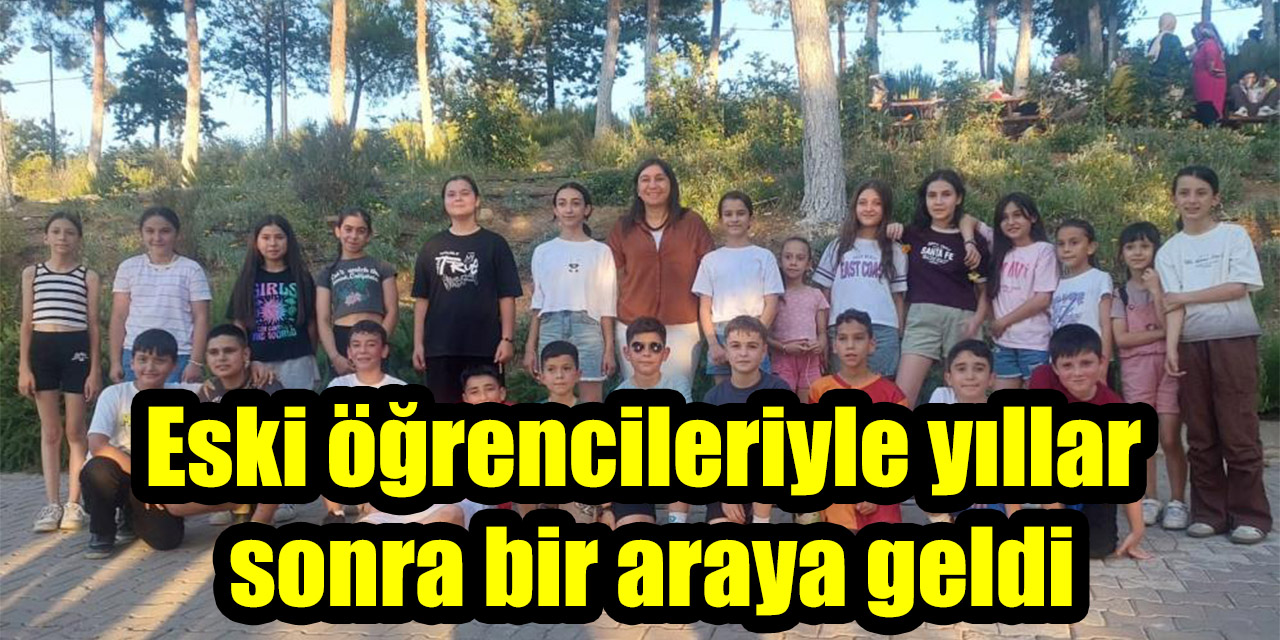 Eski öğrencileriyle yıllar  sonra bir araya geldi