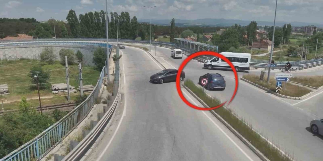 Kütahya Emniyeti’nden uyarı: Hatalı U dönüşü yapan sürücüler kamerada