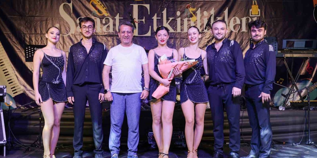 Efeler’de vatandaşlar sanatla buluştu