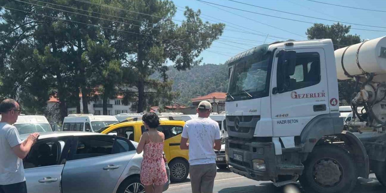 Ortaca’da zincirleme trafik kazası