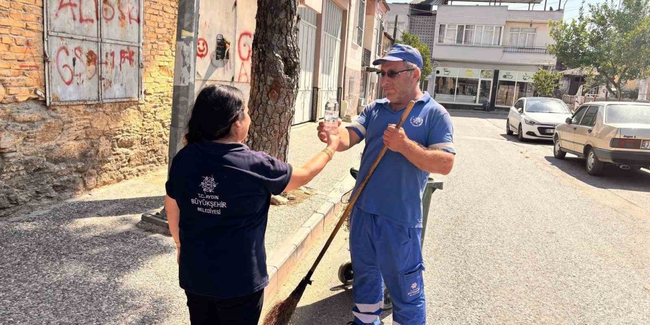 Aydın Büyükşehir ve ASKİ personellerine sıcak havada su desteği